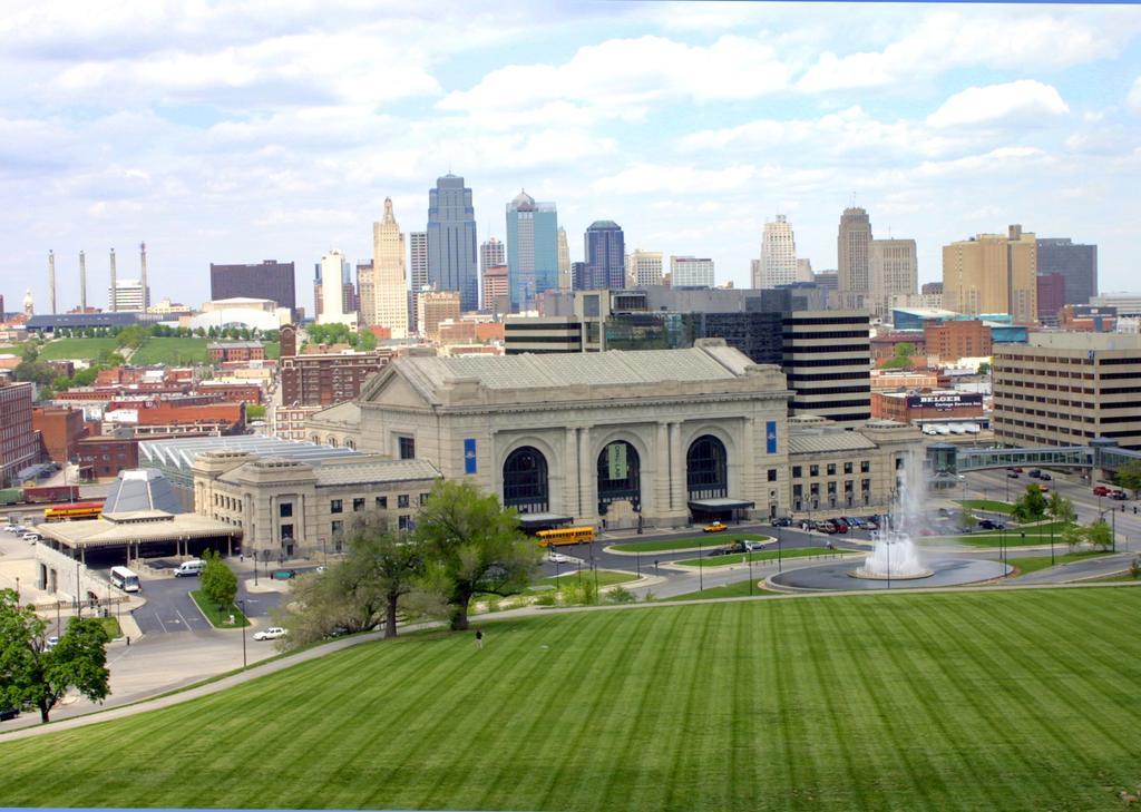 Residence Inn Kansas City Downtown/Union Hill מראה חיצוני תמונה